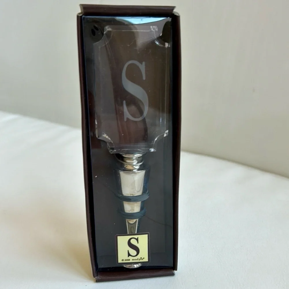 Monogram “S” Crystal Bottle Stopper